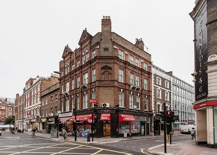 Sunny Corner Apartment In Center Of London